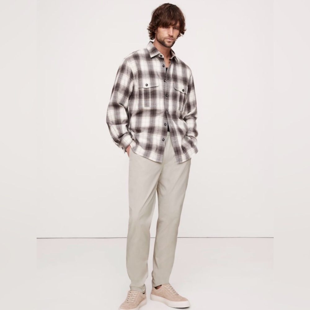 NWT Banana Republic Athletic Slim Performance Light Khaki Pant Sz 34 X 32.